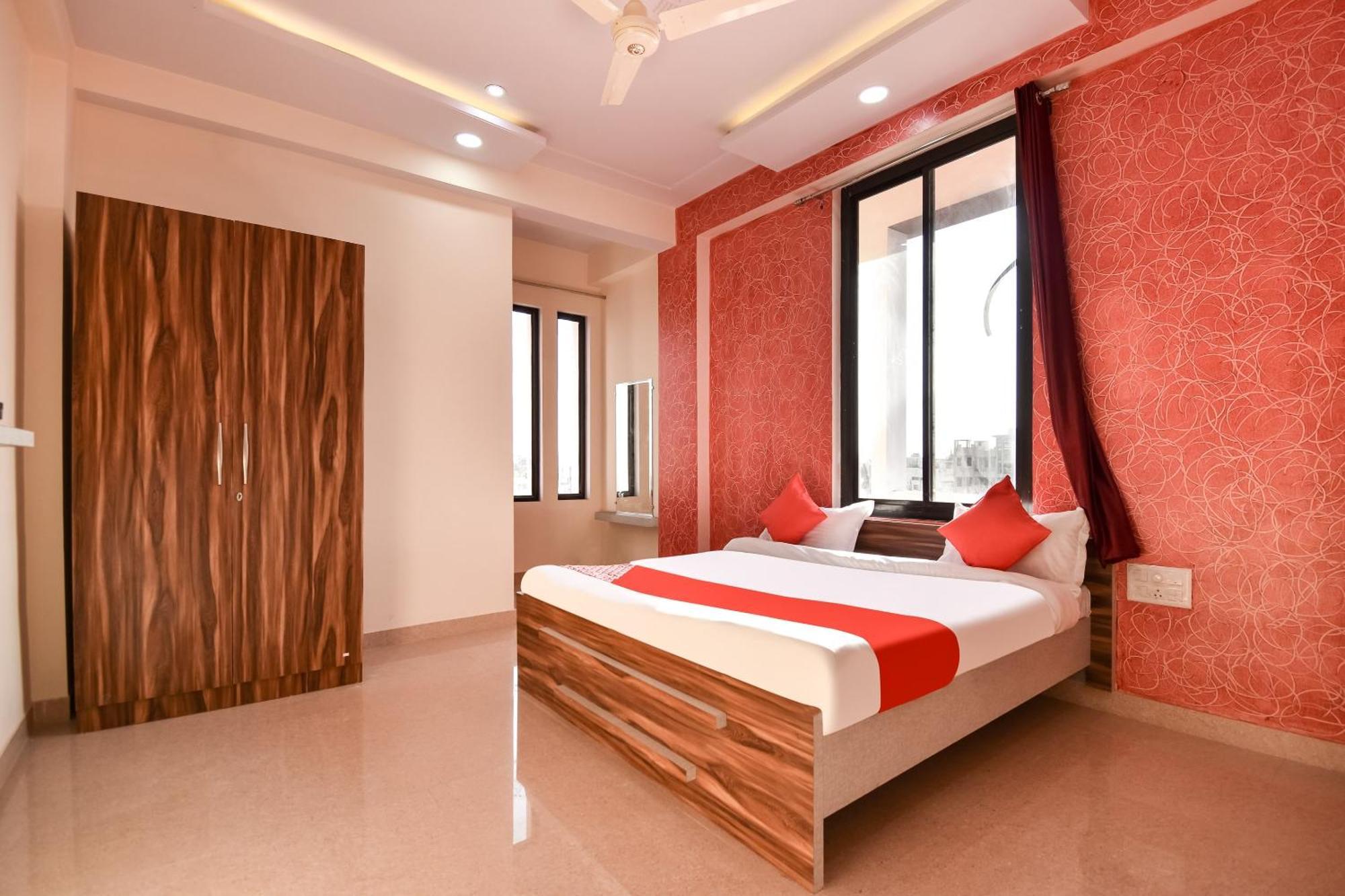Hotel Oyo 70183 Sai Kripa