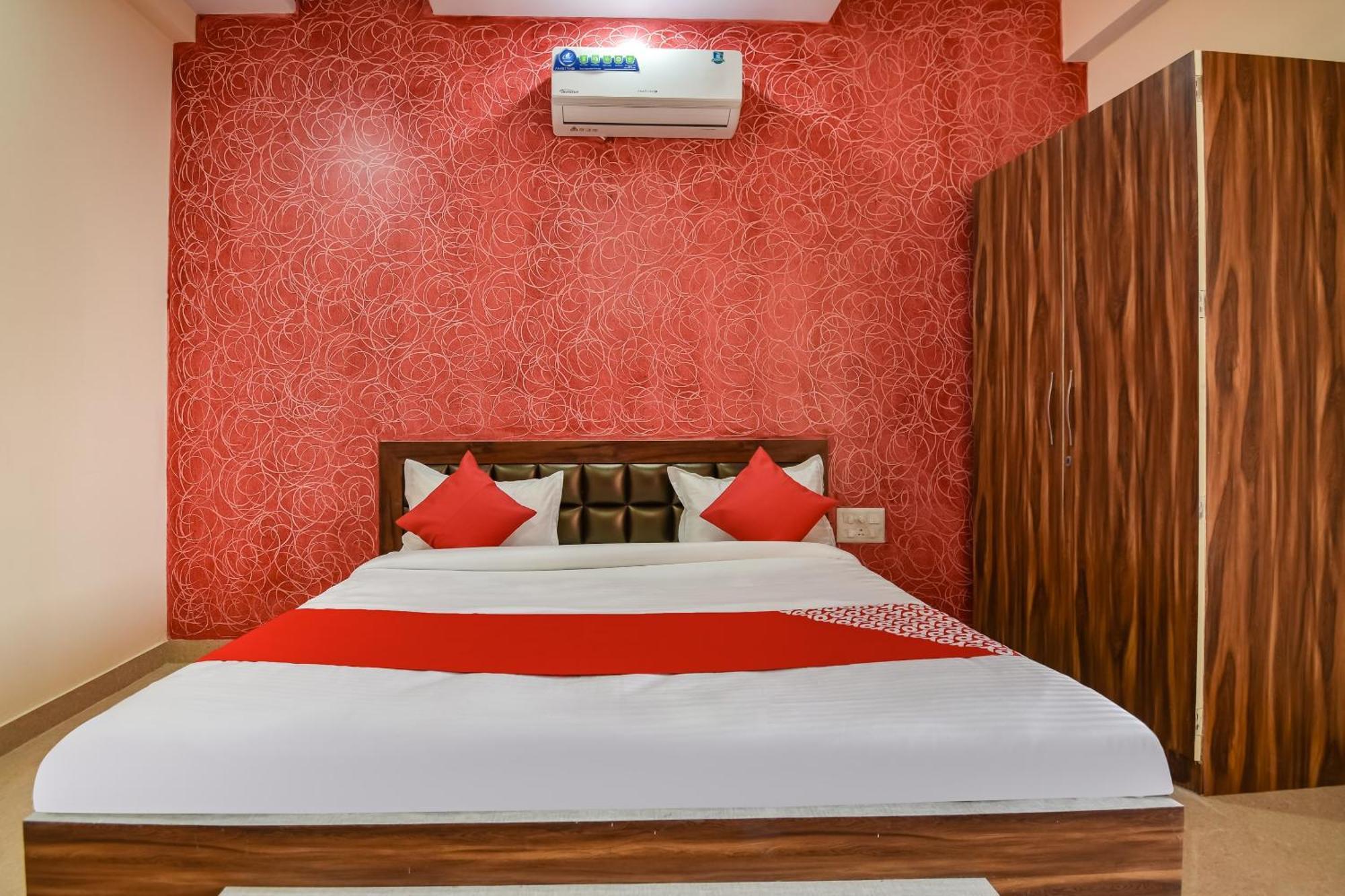Hotel Oyo 70183 Sai Kripa 4*