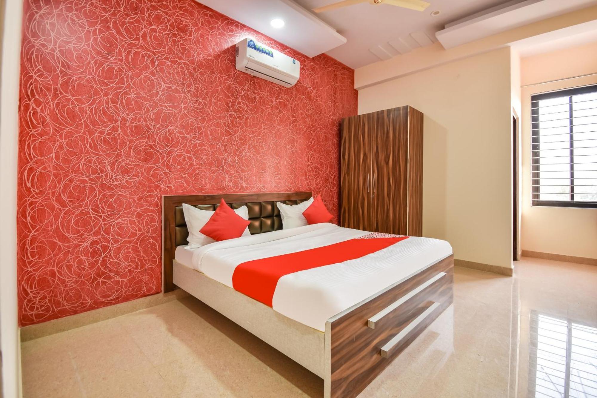 Hotel Oyo 70183 Sai Kripa 4*